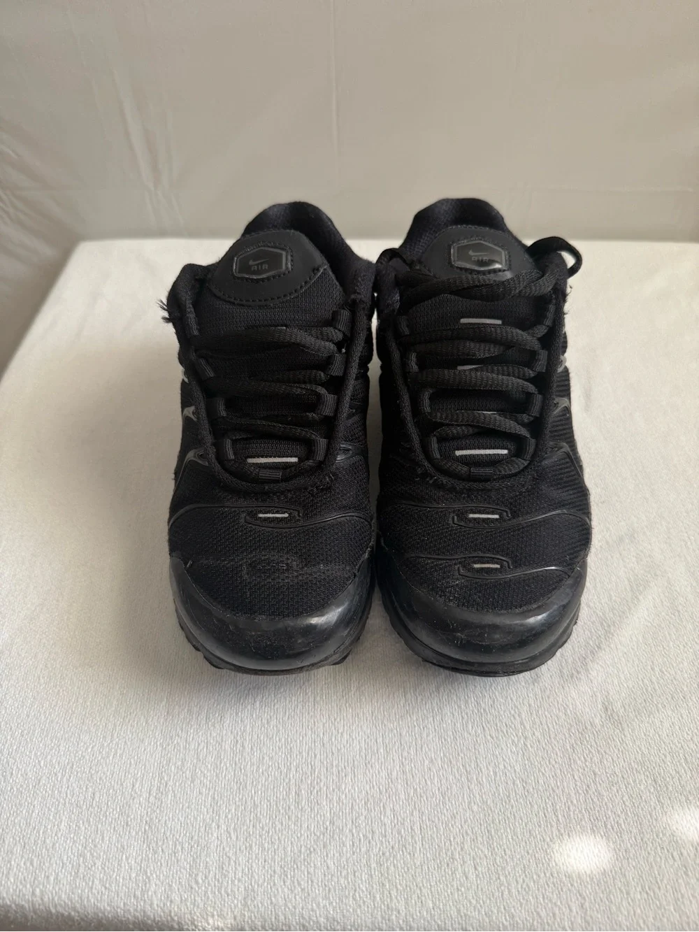 Nike Air Max Plus TN Triple Black Kids Size 1Y CD0610-001 No Box